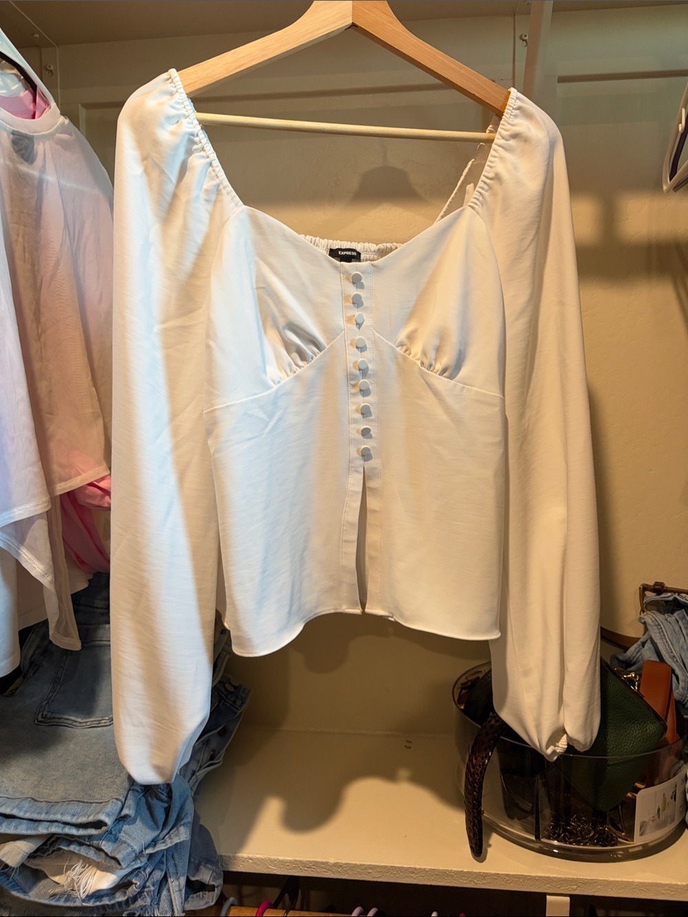 Express White Long-Sleeve Button Front Blouse 🦢
